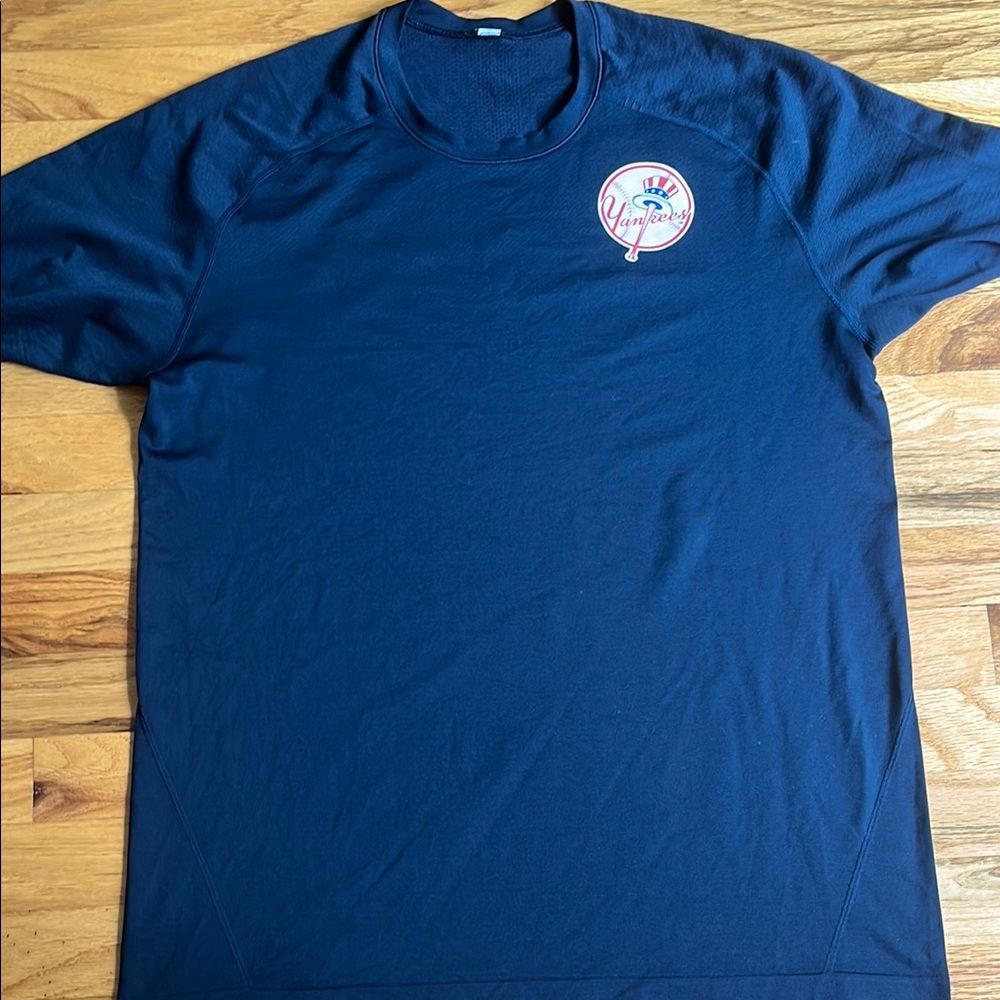 Men's lululemon Yankees metal vent tee size large RARE